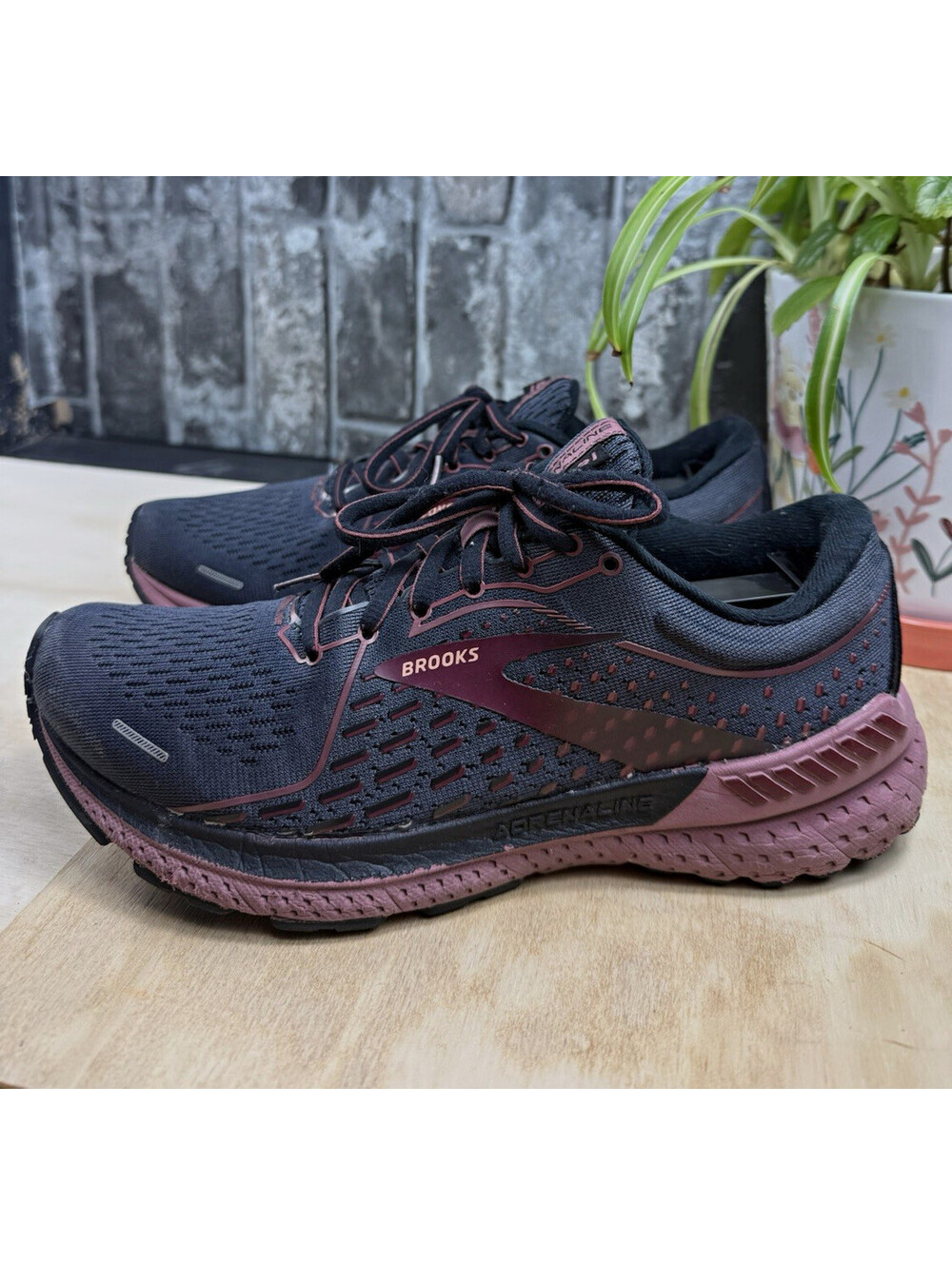 Brooks Adrenaline GTS 21 Women’s Black Nocturne Low Top Lace-Up Mesh 120329